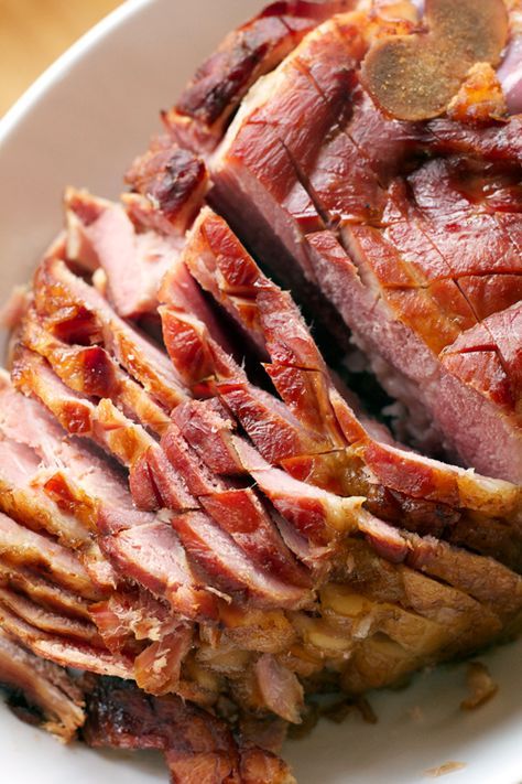 Crockpot Spiral Ham, Bone In Ham, Cooking Ham In Crockpot, Slow Cooked Ham, Crockpot Favorites, Smoked Ham Recipe, Ham In The Oven, Ham Recipes Baked, Asparagus Recipes Baked