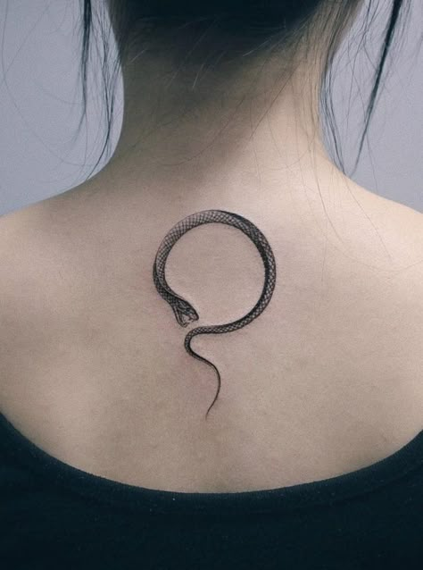 Metal Snake Tattoo, Kundalini Tattoo, Ouroboros Tattoo, Tato Minimal, Snake Tattoos, Circle Tattoo, Circle Tattoos, Snake Tattoo Design, Medusa Tattoo