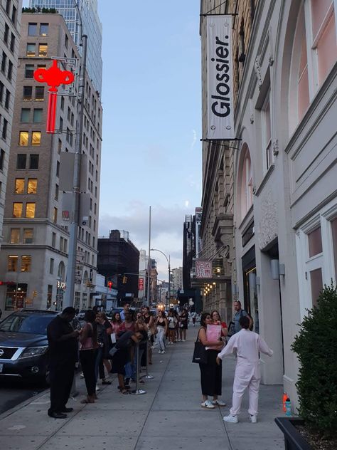 New York Glossier, Glossier New York, Quick Getaway, Nyc Aesthetic, Nyc Life, Brooklyn Baby, City Vibe, Nyc Trip, Dream City