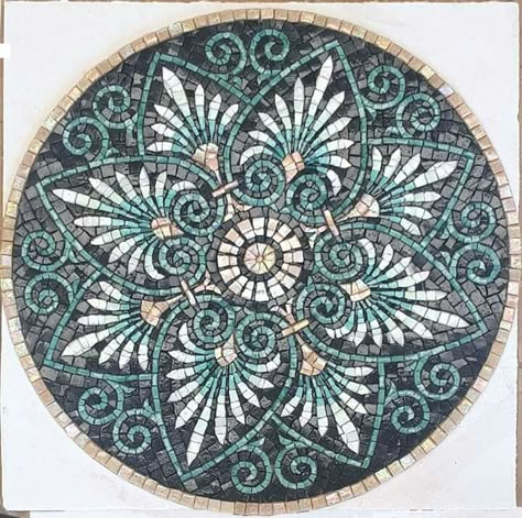 Mandala Mosaic Patterns, Mosaic Mandala, Mosaic Tray, Stone Wall Design, Mosaic Pots, Mosaic Table Top, Mosaic Art Projects, Mosaic Tile Art, Glass Mosaic Art