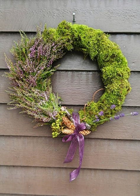 Autumn Arrangements, Moss Wreath Diy, Diy Floral Wreath, Moss Wreath, Autumn Wreath, Wreaths & Garlands, Dried Floral, Autumn Wreaths, Spring Diy