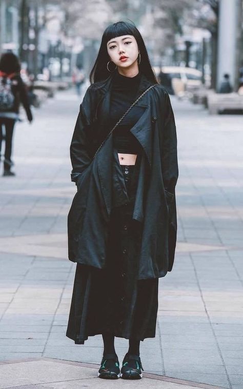 elevated lebowski-core (baggy andro silhouettes and interesting color palettes) - Album on Imgur Mode Harajuku, Mantel Outfit, Mode Ulzzang, Estilo Harajuku, Beanie Outfit, Moda Do Momento, Turtleneck Outfit, 일본 패션, Tokyo Street Style