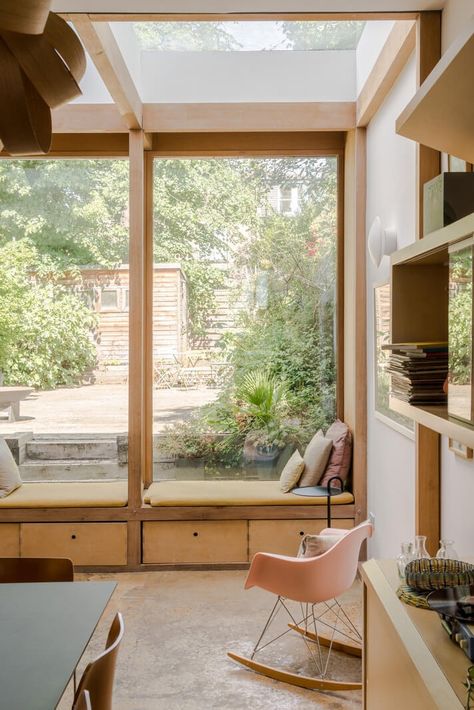 A London Home with an Oak-Framed Glazed Extension 6 The Modern House London, 60s Renovation, Courtyard Extension, Inbuilt Storage, Extend Kitchen, Grey Walls And Carpet, Small House Extensions, Hatfield House, Brick Steps