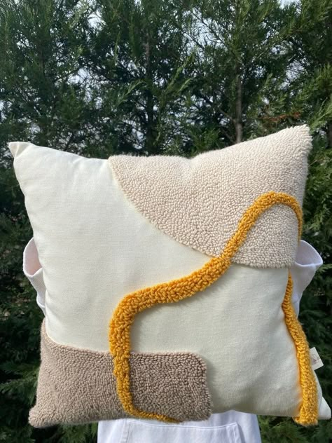 punch needle pillow Punch Needle Pillow, Punch Needle Embroidery, Diy Crochet Projects, Diy Pillows, Decorative Throw Pillow Covers, Punch Needle, Texture Art, Diy Crochet, Textile Art