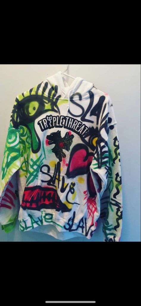 Spray Painted Hoodie, Spray Paint Hoodie, Painted Hoodie, Diy Hoodie, Street Hoodie, Green Spray Paint, Hand Spray, Painting Hoodie, Diy Things