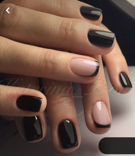 Cream Nails With Black Design, Spring Gel Nails Ideas Color Combos, Cute Black Gel Nails, Black Manicure Short Design, Black Manicure Short Round, Natural And Black Nails, Solid And French Tip Nails, Very Short Round Nails Gel, Nails For Cocktail Party