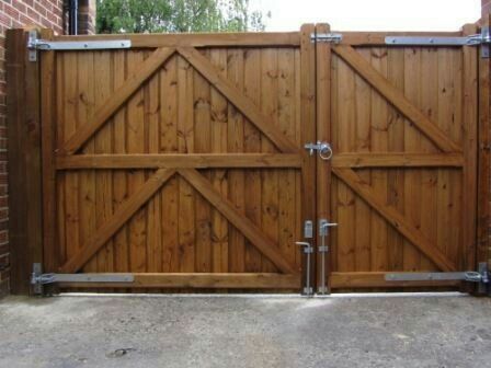 Backyard Gate, Driveway Fence, Wooden Fence Gate, Wood Fence Gates, Tor Design, Diy Driveway, Wooden Gates Driveway, Backyard Gates, Yard Gate