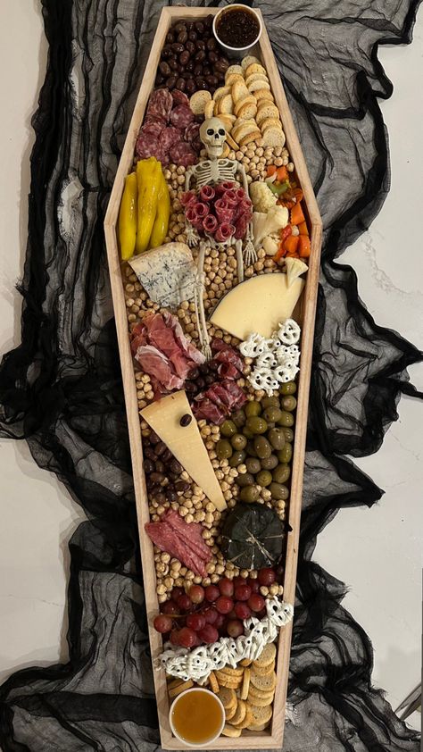 2023 Halloween Party, Coffin Cheese Board, Spooky Dinner Party Food, Halloween Board Night, Coffin Shaped Charcuterie Board, Bougie Halloween Party, Halloween Bookclub Ideas, Goth Charcuterie Board, Skeleton Food Display