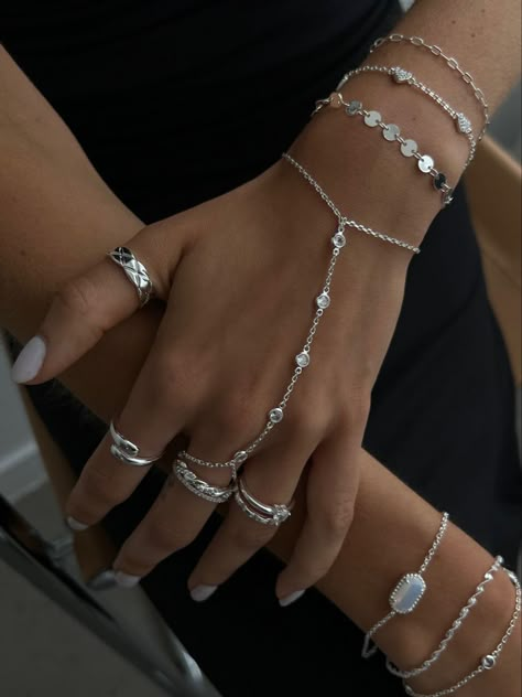 Silver Hand Chain, Chunky Silver Jewellery, Xoxo Jewelry, Hand Jewellery, Hand Chain Bracelet, Dope Jewelry, Jewelry Essentials, Stacked Jewelry, Hand Chain