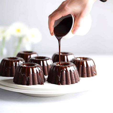 Filled Mini Bundt Cakes, Mini Chocolate Ganache Cake, Chocolate Mini Bundt Cakes, Chocolate Fudge Bundt Cake, Mini Chocolate Bundt Cakes, Fudge Bundt Cake, Mini Chocolate Desserts, Mini Bunt Cake, Mini Bundt Cakes Recipes