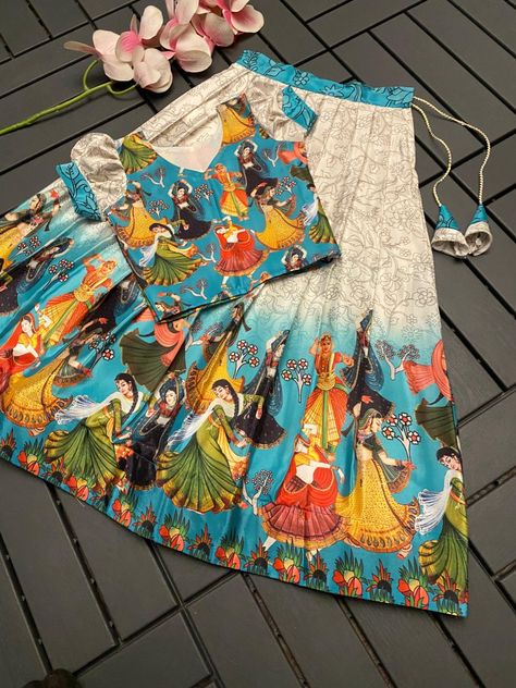 Kids Crop Tops Designs, Kids Crop Top Lehenga Designs, Crop Top Lehenga Wedding, Crop Top For Kids, Elegant Crop Top, Crop Tops For Kids, Lehenga Crop Top, Crop Top Lehenga, Digital Print Design