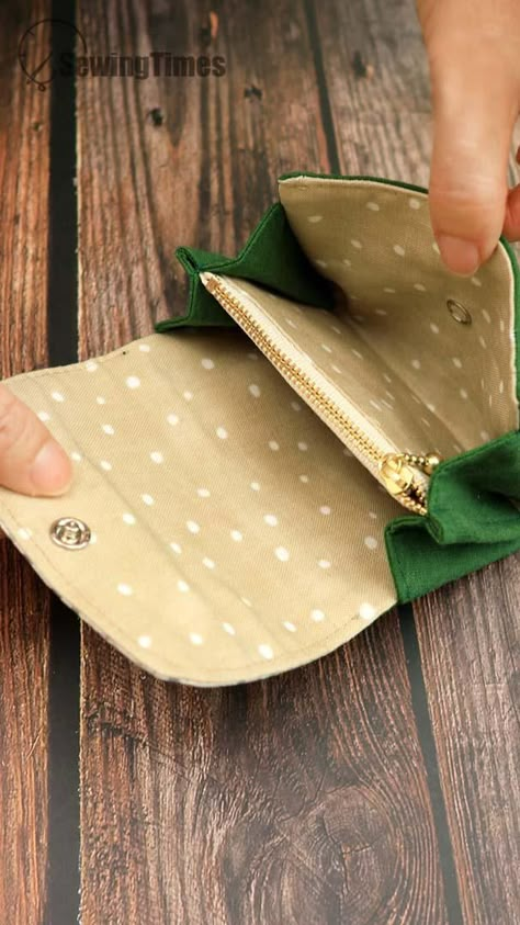 Sewing Wallet Pattern, Wallet Making Diy, Diy Sew Wallet, Small Wallet Pattern Free, How To Make Wallets Diy, How To Make A Wallet Out Of Fabric, Free Wallet Pattern, Wallet Diy Pattern, How To Make Wallet