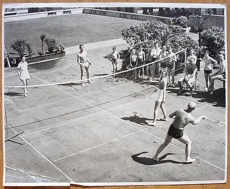 Old stuff, but still lovely (1936) Badminton Fashion, History Of Badminton, Badminton Aesthetic, Badminton Outfit, Badminton Games, Badminton Court, Tennis Party, Racquets, Childrens Games