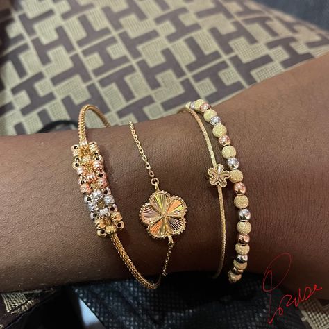 Four gold bracelet on black queen Gold Bracelet Black Women, Gold On Black Women, Gold On Dark Skin, Black Woman Jewellery, Gold Jewellery Black Women, Gold Jewelry On Black Skin Girl, Mahogany Aesthetic, Gold Jewelry Black Women, Black Women Jewelry