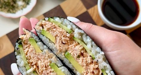 BANG BANG TUNA ONIGIRAZU 🔥 Tuna Onigirazu, Low Calorie Recipe, Tuna Wrap, High Protein Low Calorie, Sushi Rice, Wrap Sandwiches, Bang Bang, Low Calorie Recipes, Low Calorie