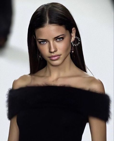 Adriana Lima en Instagram: “Young Lima 🖤🤍” Adriana Lima Outfit, Lima Model, Goddess Women, Adriana Lima Young, Ralph Lauren Fall, Model Aesthetic, Victoria Secret Fashion, Adriana Lima, Model Life