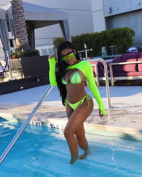 @hvneycake Neon Bathing Suits, Bathing Suit Outfits, Suit Outfit, Cute Bathing Suits, Summer Body, Beach Babe, Beach Wears, African Women, Body Goals