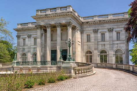 Marble House (1892), Newport, Rhode Island | The mansion was… | Flickr Greek Revival Mansion, 20s Mansion, Marble House Exterior, Marble Mansion, Marble House Newport, 20s Clothing, Breakers Mansion, Rhode Island Mansions, Big Mansions