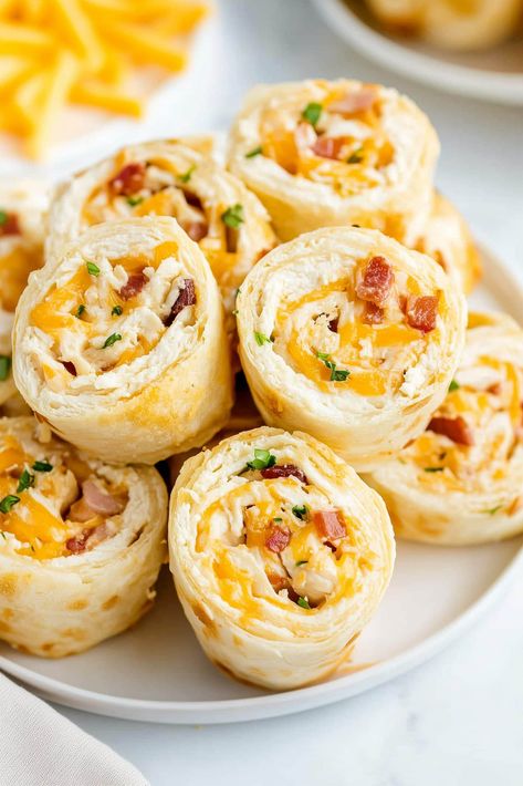 Chicken Bacon Ranch Pinwheels, Bacon Ranch Pinwheels, Pinwheels Appetizers, Cheese Tortillas, Ranch Pinwheels, Chicken Pinwheels, Creamy Spinach Dip, Pinwheels Recipe, Chicken Pie Recipe