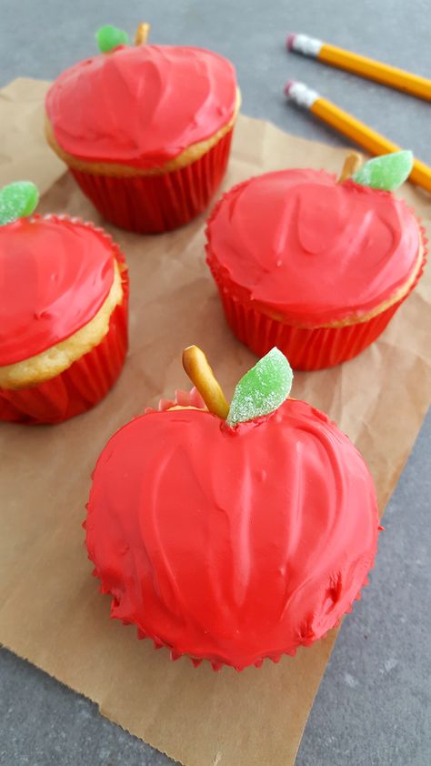 Teacher Themed Cupcakes, Apple Shaped Cupcakes, Back To School Cupcakes, Recipe Teacher, School Desserts, School Cakes, Shaped Cupcakes, Welcome Back Teacher, Teacher Cupcakes