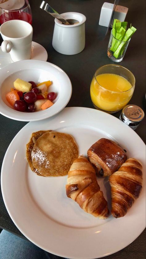 Fake Breakfast Photos, Breakfast Hotel Snapgram, Breakfast Hotel Aesthetic, Luxury Breakfast Aesthetic, Fake Ig Story Morning, Hotel Breakfast Aesthetic, Breakfast Snapchat Stories, Breakfast Aesthetic Mornings, Design Kantor