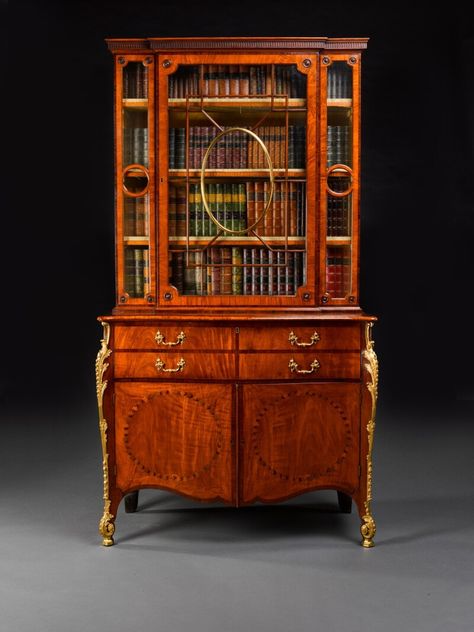 Thomas Chippendale, Chippendale Furniture, Fine Antique Furniture, English Furniture, George Iii, Small Drawers, Century Furniture, Manor House, Display Cabinet