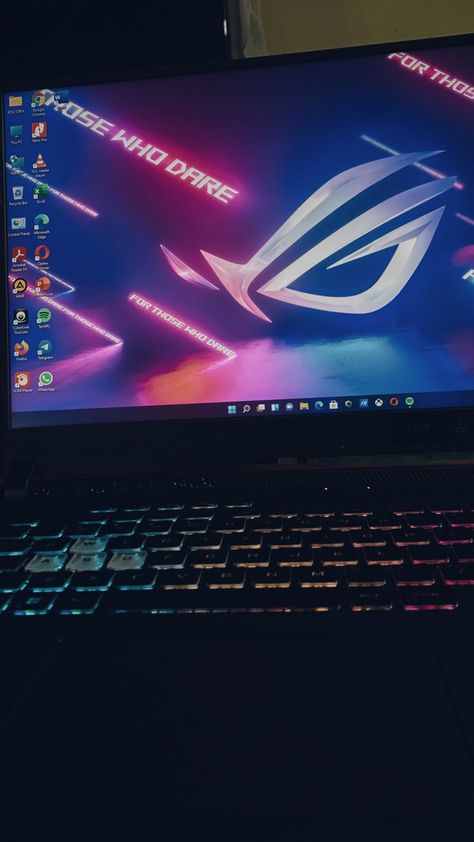 Laptop Rog, Macbook Aesthetic, Thumbnails Youtube Background, Youtube Background, Dragon Wallpaper Iphone, Dragon Wallpaper, Cinematic Shots, Best Gaming Laptop, Snap Streak Ideas