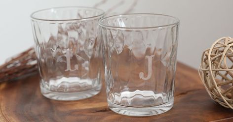 Grab a drinking glass and try these DIY ideas Glass Etching Cream, Gloves Diy, Etching Cream, Ombre Paint, Mint Water, Funky Glasses, Cream Paint, Drink Ware, Juice Glasses