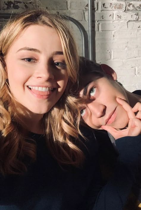 Are Josephine Langford and Hero Fiennes-Tiffin Dating? Josephine Langford, You Make Me Laugh, You Make Me, Best Friend