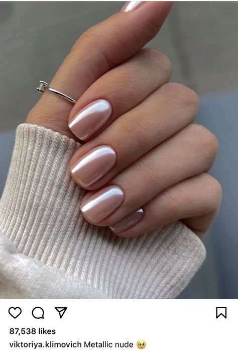 Subtle Nails, Casual Nails, Cute Gel Nails, White Nail, Neutral Nails, Classy Nails, Chic Nails, Short Acrylic Nails, Chrome Nails