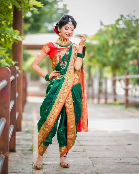 Marathi Sari Poses, Navvari Sadi Look Poses, Marathi Sadi Pose, Maharashtrian Photoshoot, Maharastrian Women In Saree, Nauvari Saree Poses, Marathi Saree Poses, Maharashtra Saree Look, Marathi Look Photoshoot