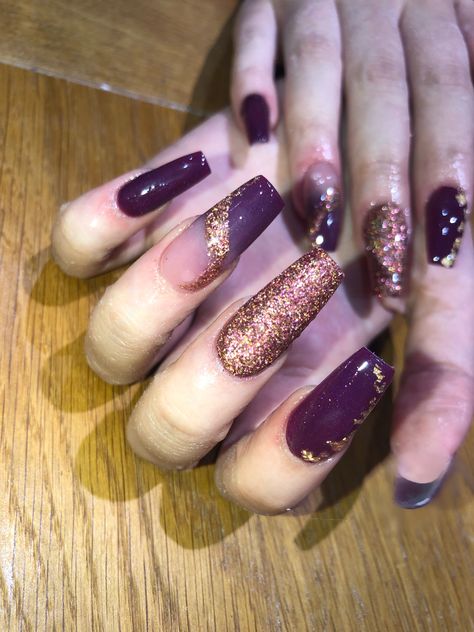 Christmas purple acrylic ombré nails rose gold glitter Purple Rose Gold Nails, Rose Gold And Purple Nails, Purple And Rose Gold Nails, Amethyst Nails Acrylic, Purple And Gold Nails Acrylic, Purple And Gold Nails Designs, Gold Ombre Nails, Purple And Gold Nails, Pink Sparkle Nails