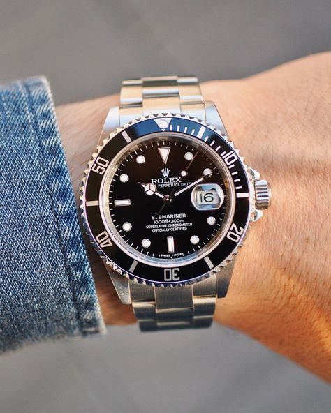 Vintage Rolex Submariner, Rolex 16610, Used Rolex Submariner, Business Casual Men Work, Rolex Submariner 16610, Square Watches, Watch Aesthetic, Gentleman Watch, Used Rolex