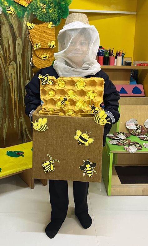 Bees Project, Happy International Men's Day, Homeschool Nature Study, Bee Activities, Reggio Inspired Classrooms, Nature School, Bee Keeper, Alphabet Activities Preschool, Hand Crafts For Kids