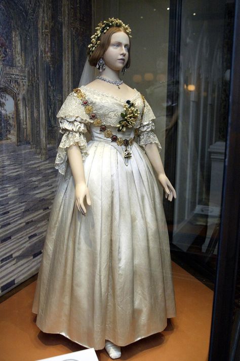 Queen Victoria The wedding dress that Queen Victoria wore to marry Prince Albert in February 1840 sparked a trend for white wedding dresses that is still in vogue today. Queen Victoria Wedding Dress, Queen Victoria Wedding, Victoria Wedding Dress, Queen Wedding Dress, Royal Wedding Gowns, Victoria Wedding, Celebrity Wedding Dresses, Iconic Weddings, Royal Wedding Dress