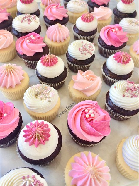 Assorted Pink Mini Cupcakes by Kimmy Bakes Mini Cupcakes Design, Sweet Sixteen Cupcakes Ideas, Pink Girly Cupcakes, Pink Mini Cupcakes, Decorated Mini Cupcakes, Pink Mini Desserts, Dedication Cupcakes, Pink Cupcakes Decoration, Pink Cupcake Ideas