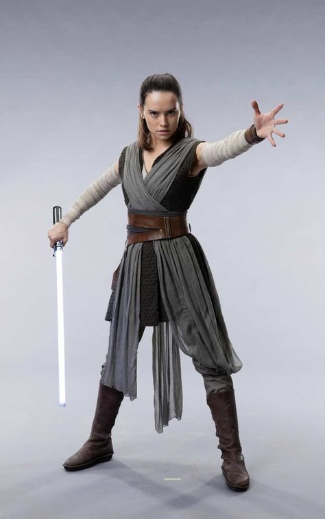 Rey costume from The Last Jedi (possible spoilers) - Page 3 Rey The Last Jedi, Jedi Tunic, Thick Quilt, Rey Costume, Rey Cosplay, Jedi Cosplay, Brown Tunic, Hallowen Ideas, Star Wars The Last Jedi