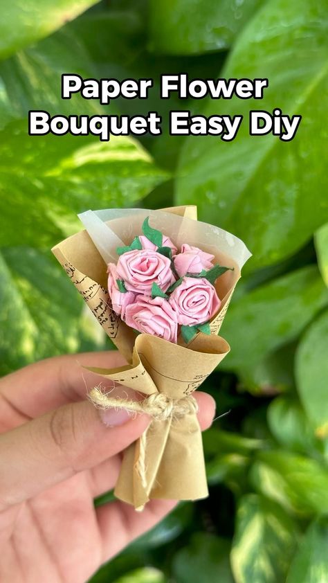 How to Wrap a Bouquet in Paper: Tips and Tricks Tiny Paper Flowers Bouquet, Origami Flowers Bouquet, Diy Rose Bouquet, Mini Paper Flowers, Paper Bouquet Diy, Paper Flower Bouquet Diy, Paper Snowflakes Diy, Paper Rainbow, Handmade Bouquets