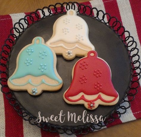 Sweet Melissa - Christmas bell sugar cookies Bell Sugar Cookies, Bell Cookies, Bell Christmas Cookies, Jingle Bell Cookies, Bell Sugar Cookies Decorated, Bell Cookies Decorated, Christmas Bell Cookies, Bell Christmas Cookies Decorating Ideas, Christmas Cookie Bell