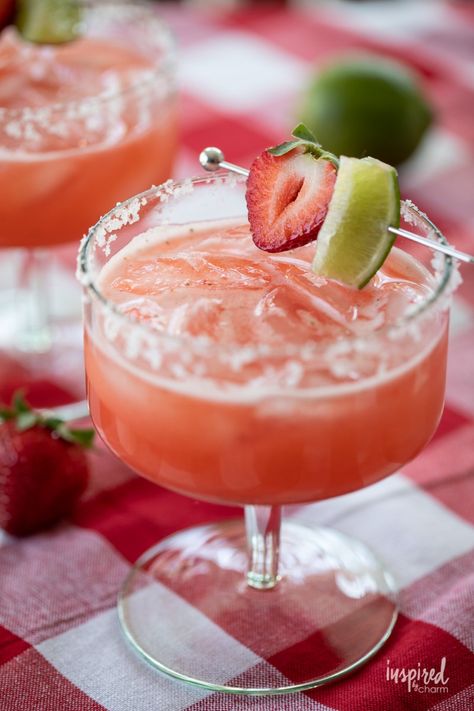 Homemade Strawberry Margarita Mix #strawberry #margarita #mix #homemade #recipe #tequila #cocktail Strawberry Margarita Recipes, Margarita Mix Recipe, Strawberry Margaritas, Frozen Strawberry Margarita, Strawberry Margarita Recipe, Wedding Food Bars, Best Margarita Recipe, Homemade Margaritas, Tequila Cocktail