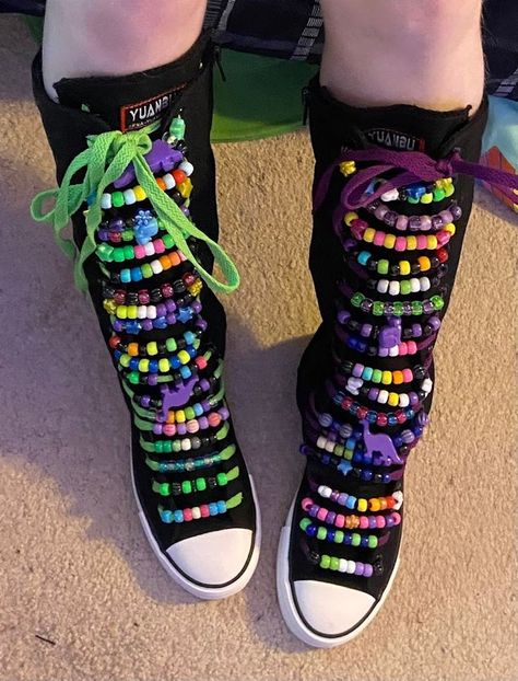 Scene Knee High Converse, Kandi Shoe Laces, Knee High Converse Scene, Scenecore Accessories, Kandi Shoes, Scene Converse, Scenecore Fashion, Scenecore Clothes, Emo Kandi