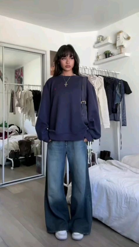 Cute Wide Leg Jeans Outfits, Oversized Autumn Outfit, Wide Leg Autumn Outfits, Baggy Fall Outfits Aesthetic, Denim Bag Outfit Street Styles, Winter Fit Korean, Uni Fits Autumn, Baggy Jeans Outfit Streetwear, Cute Baggy Fall Outfits