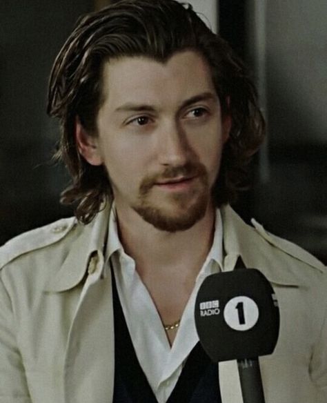 Alex Turner With Beard, Alex Turner Long Hair And Beard, Tbhc Alex Turner Era, Alex Turner Long Hair 2016, Alex Turner Beard, Alex Turner Tbhc Era, Alex Turner Long Hair, Widow's Peak, The Last Shadow Puppets