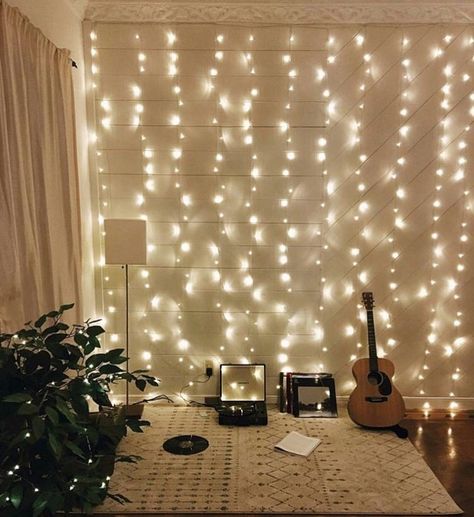 String Lights Living Room, Hobby Corner, Wall String Lights, Fairy Lights Decor, String Lights In The Bedroom, Room Essentials, Dream Rooms, Bedroom Lighting, Room Lights