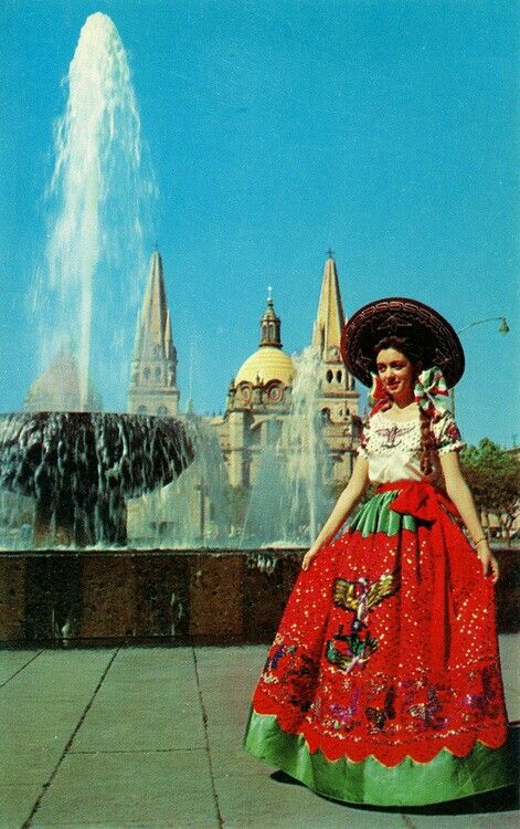 Mexico People, Mexican Folklore, Mexico Fashion, Traditional Mexican Dress, Ballet Folklorico, Costumes Around The World, Mexican Textiles, Arte Do Kawaii, Mexican Traditions