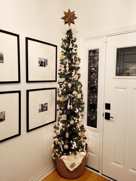 Simple Pencil Tree Decor, Cheap Christmas Tree Decor, Slim Christmas Tree Decor, Christmas Tree Placement In Living Room, Slim Christmas Tree Decorated, Pencil Christmas Tree Decor, Pencil Tree Christmas, Pencil Trees Decorating Ideas, Xmas Ornaments Diy