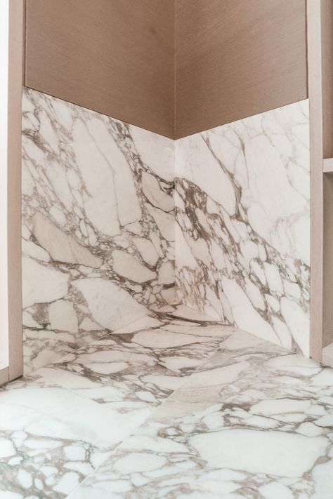 Marble Bathroom featuring Calacatta Vagli Extra White Marble With Brown Veins Texture, Brown Marble Bathroom, Ivory Bathroom, Beige Marble Bathroom, Arabescato Vagli, Volakas Marble, Boutique Bathroom, Marble Calacatta, Dubai Hills