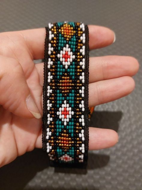 Turguoise beaded choker #BeadingPatterns #PerlerBeadPatterns #FuseBeadPatterns Loom Choker, Beaded Loom Bracelets, Seed Beaded Bracelets, Loom Beaded Necklace, Seed Bead Choker, Bead Loom Designs, Turquoise Choker, Loom Jewelry, Seed Bead Pattern