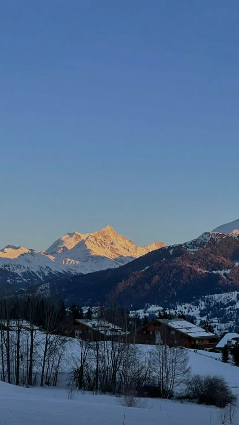 Winter Aethestic, Montana Winter, Skiing Aesthetic, Snow Adventure, Zermatt Switzerland, Sunrise Lake, Iphone Wallpaper Sky, Winter Mountain, Pretty Landscapes