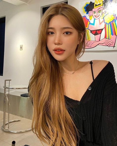 Strawberry Blonde On Asian Hair, Blonde Asian Hair Tan Skin, Honey Tea Brown Hair Color Korean, Strawberry Blonde Hair On Asian, Korean Strawberry Blonde Hair, Strawberry Blonde Asian Hair, Strawberry Blonde Hair On Tan Skin, Ginger Asian Hair, Ginger Hair On Asian